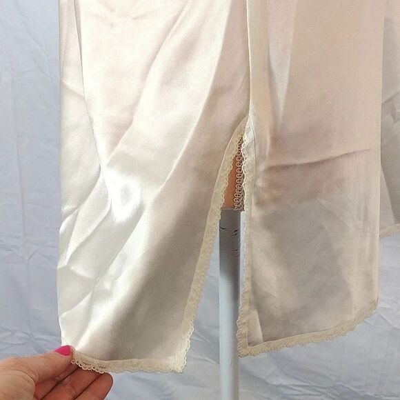 Victoria's Secret 1999 White Satin Pearl Sequin Applique Short Bridal Slip Small - Picture 9 of 17